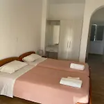 Nafsika Apartments